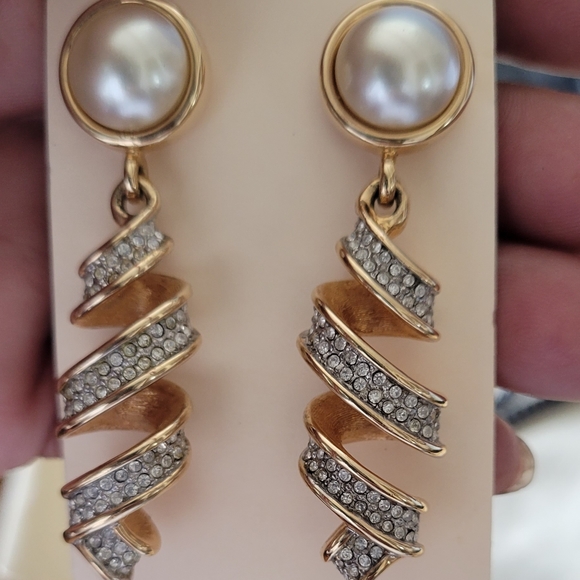 GORGEOUS Vintage Swarovski Pierced Earrings - Picture 3 of 3